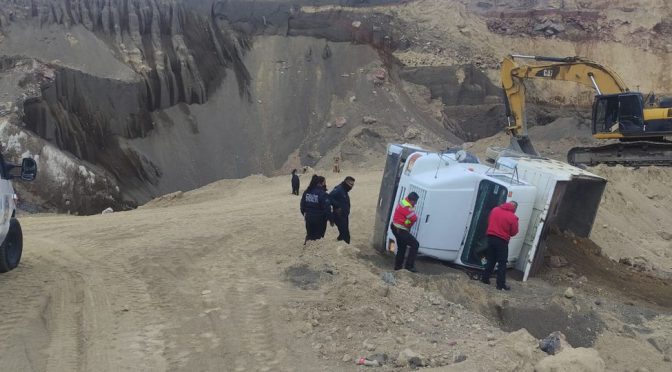 Trabajador de la tercera edad muere aplastado por camión de carga en mina en Edoméx