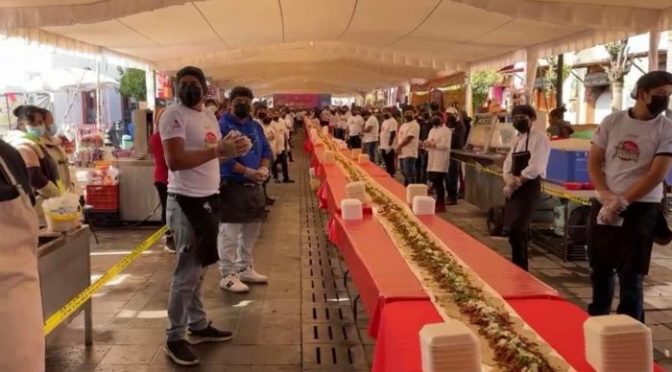 Metepec rompe Record Guinness del taco al pastor más grande del mundo