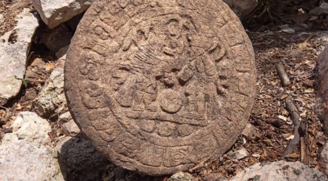 Descubren en Chichén Itzá un marcador de Juego de Pelota