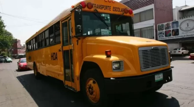 Madre se equivoca de autobús escolar y manda a su hija a otro colegio