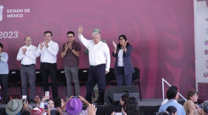 AMLO refrenda respeto a autoridades municipales y reconoce el apoyo de los texcocanos
