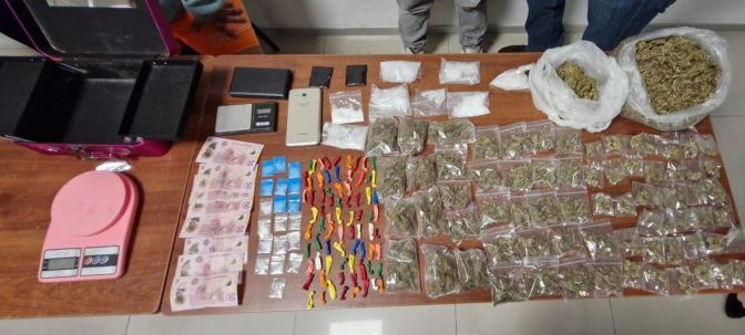 FGJEm, Sedena, Guardia Nacional, SSEM y policía municipal de Ecatepec asegura narcóticos y detiene a tres personas durante cateo domiciliario