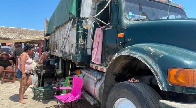 No hay límites, familia de 16 personas llega en camión de carga a playas de Tamaulipas