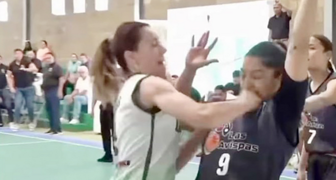 Suspenden a mujer basquetbolista por dar puñetazo a compañera rival durante un partido